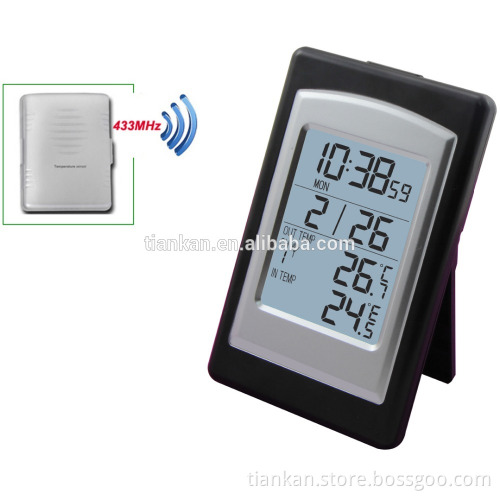Wireless thermometer with outdoor sensor